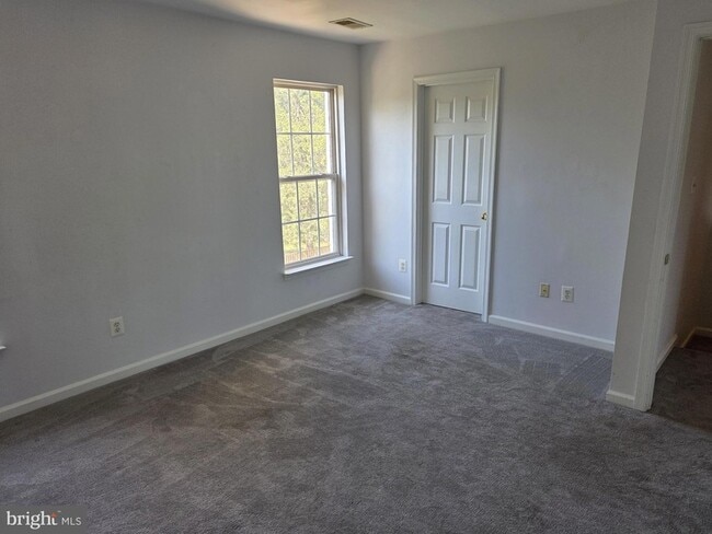 Building Photo - 404 Pendleton Ln