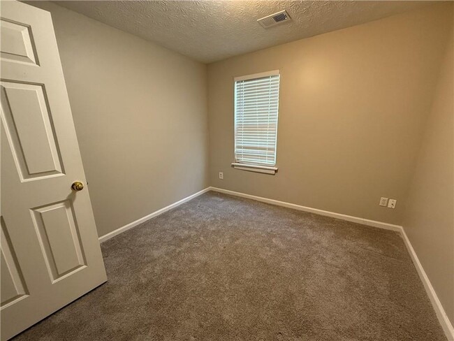 Building Photo - 217 Farmville Ct