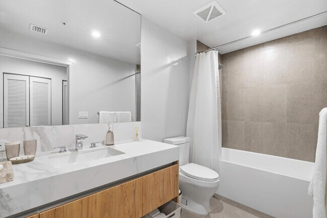 Building Photo - 11 NE 6th St