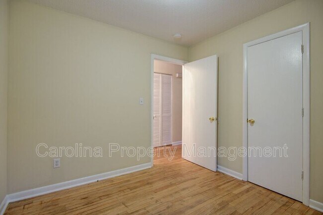 Building Photo - 421 E McLelland Ave