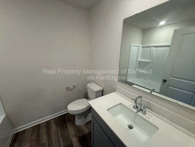 Building Photo - 3155 Fall Hls Dr