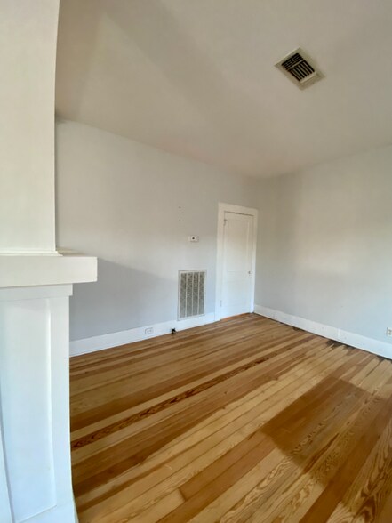 Building Photo - 1002 S First St