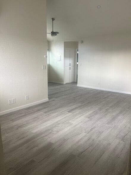 Leaving room - 3250 Andrita St