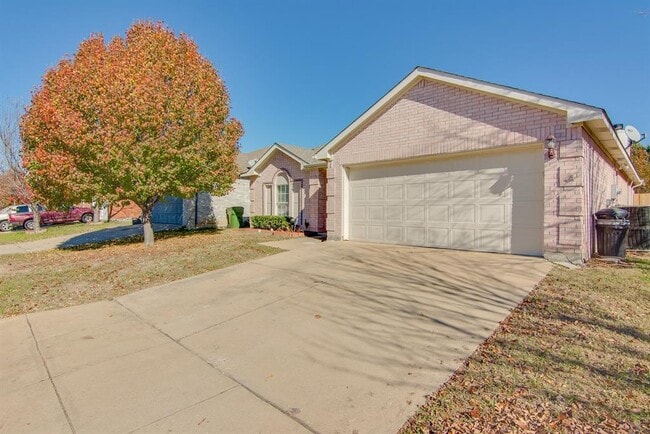 Primary Photo - 507 Blueberry Hill Ln