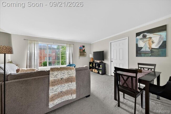Building Photo - 454 Romeo Rd
