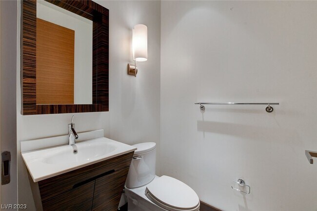 Building Photo - 3750 Las Vegas Blvd S