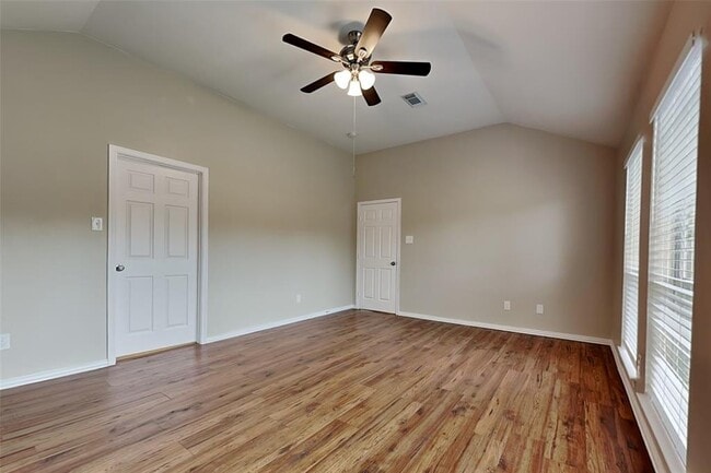 Building Photo - 3607 Kennedy Dr