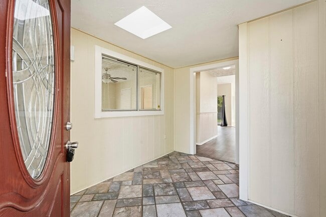 Building Photo - 16235 Cutten Rd