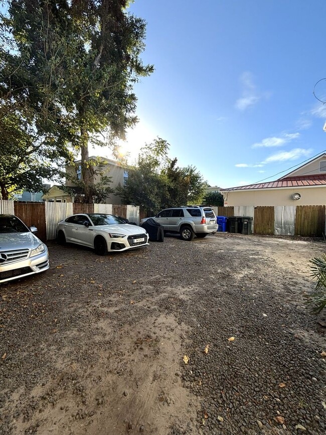 Building Photo - 89C