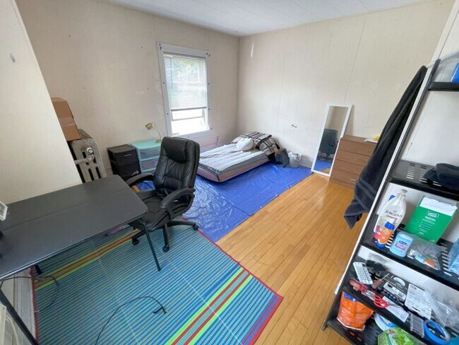 Building Photo - 30 Lathrop St