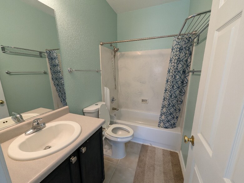 Building Photo - 5389 S Royal Richmond Dr
