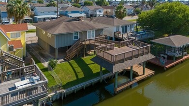 Building Photo - 170 Barracuda St