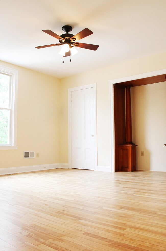 Building Photo - 16 Grant St