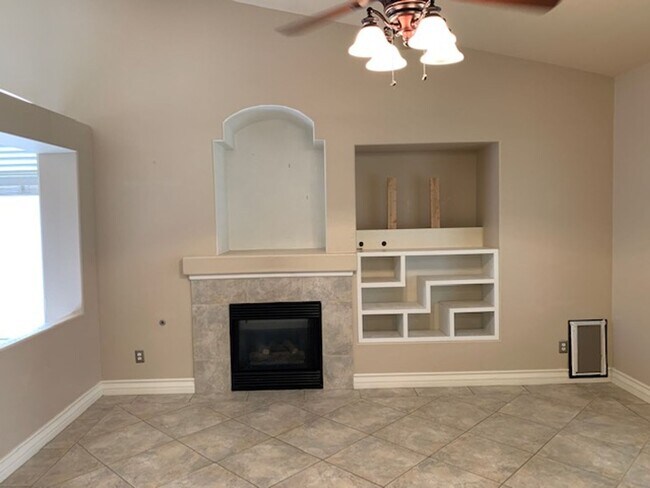 Building Photo - SINGLE STORY WITH A 3 CAR GARAGE IN HENDERSON!!!!