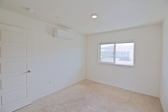 Building Photo - 3BD/2.5BA/Townhome with Private Patio and ...