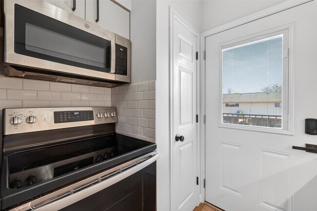 Building Photo - 1811 Stoney Brook Dr