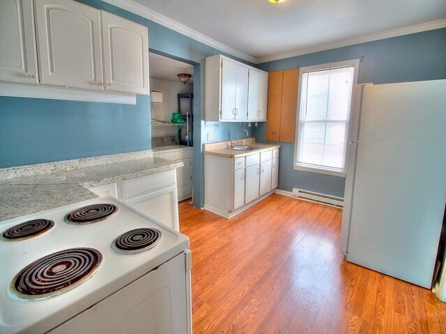 Building Photo - Spacious 1 Bedroom 1 Bath Home With Large ...