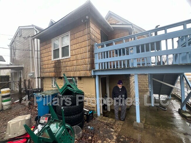 Building Photo - 5647 Sohl Ave