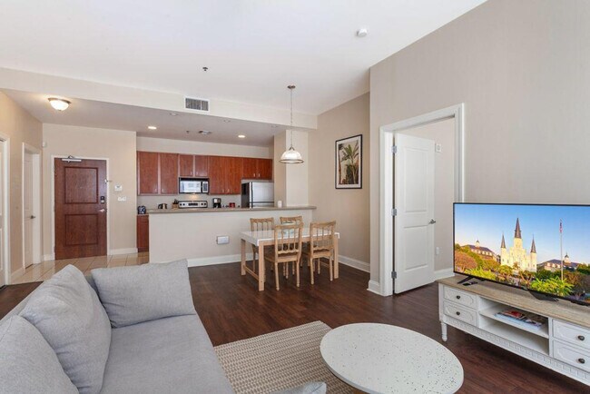 Building Photo - 925 Common St