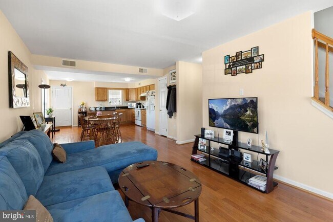Building Photo - 2683 Edgemont St
