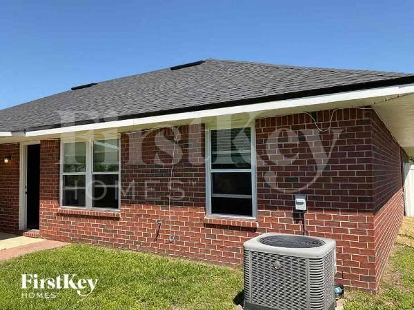 Building Photo - 1242 Summit Oaks Dr E