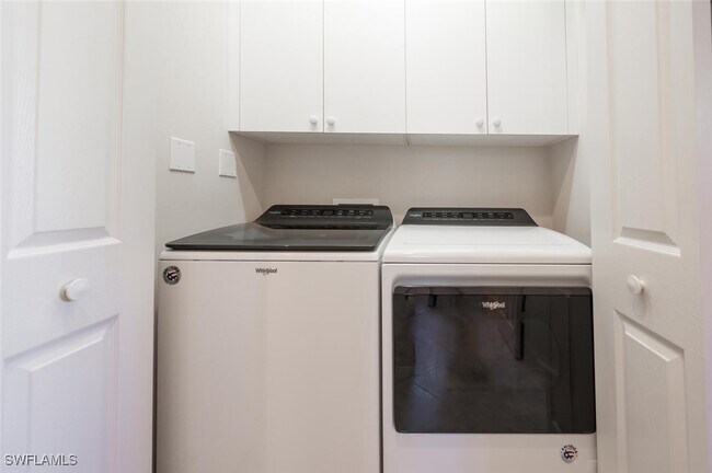 Building Photo - 2843 Tiburon Blvd E