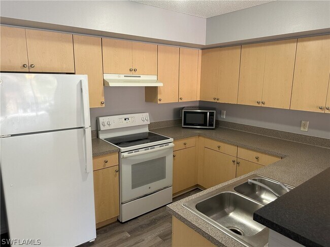 Building Photo - 8735 River Homes Lane