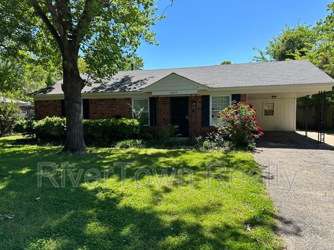 Primary Photo - 2895 Briarwood Dr