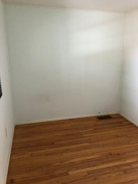 Building Photo - 1007 Cameron Ave