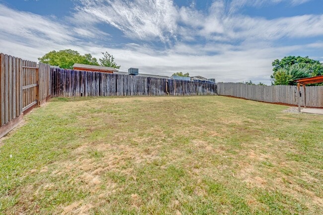 Building Photo - Charming Single-Story 3 Bed Home Two Car Garage & Spacious Yard!