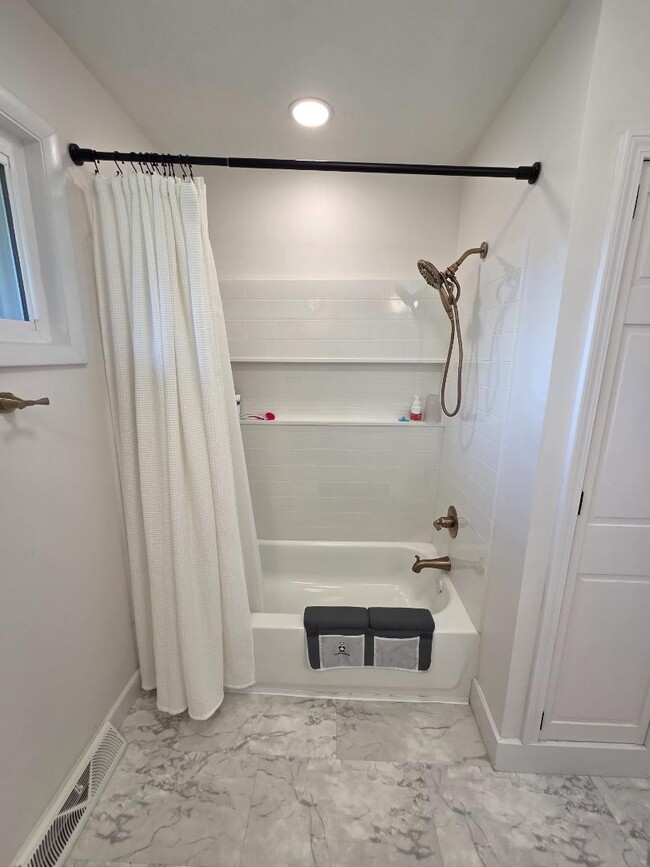 Building Photo - 100 9th Ave