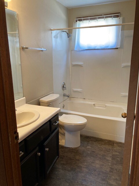 Building Photo - 1812 E 6th St