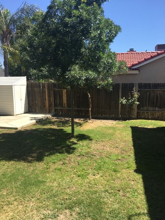 Building Photo - 3+2 NW Hageman & Jewetta Area $2200+ $2200...