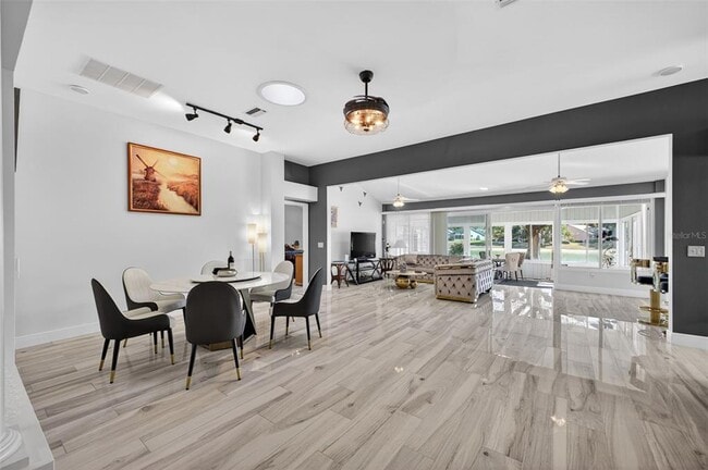 Building Photo - 411 Del Mar Dr