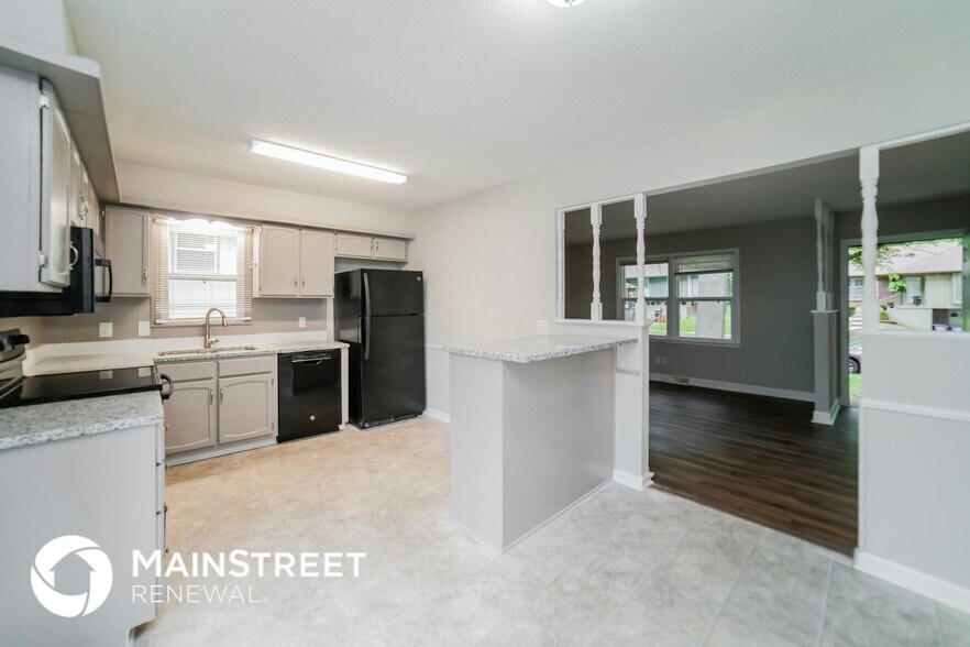 Building Photo - 409 N E Sharon St