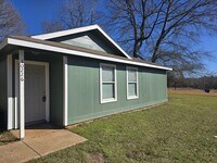 Building Photo - 10226 Country Hills Blvd