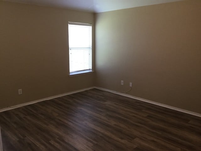 Building Photo - 1804 Heron Dr