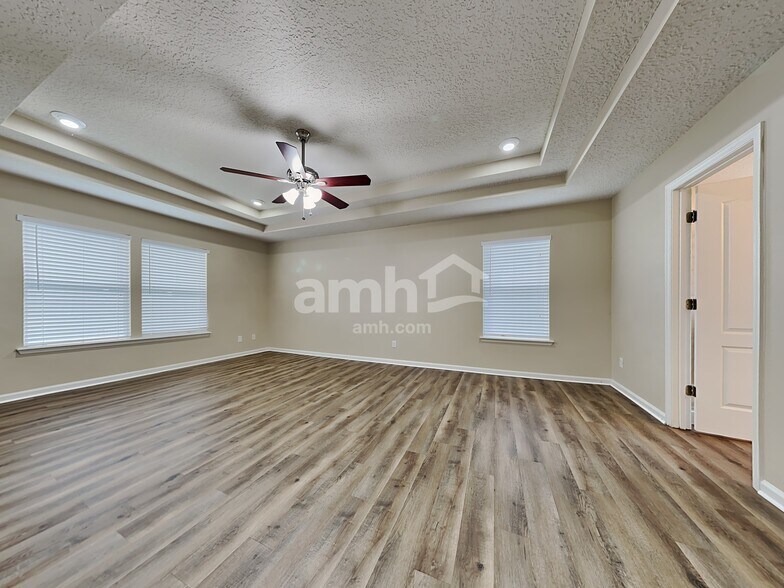 Building Photo - 12336 Deersong Dr N