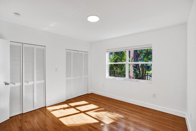 Building Photo - 20 NW 101st St