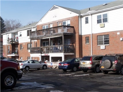 Building Photo - Juliann Garden Apartments