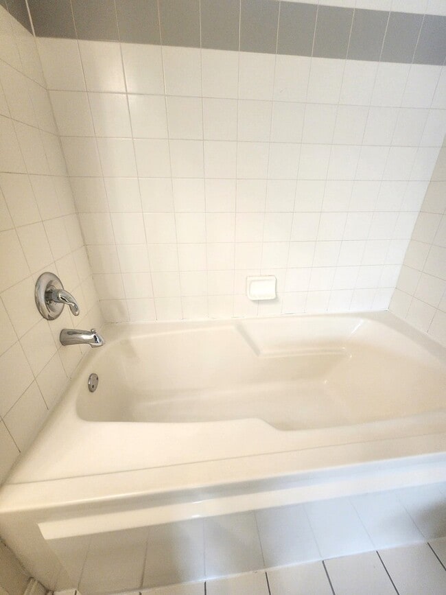 Building Photo - 43 Foxcroft Rd