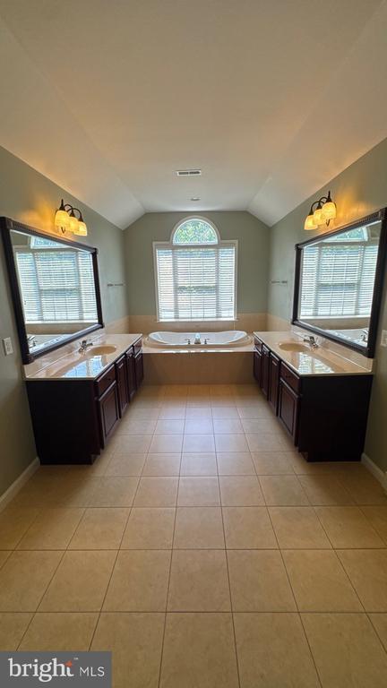 Building Photo - 4165 Tiber Falls Dr