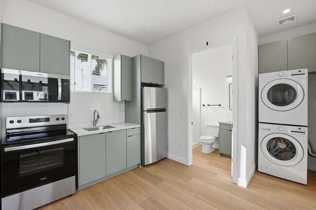 Building Photo - 2735 Broadway-8