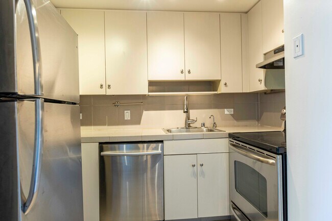 Building Photo - 601 Van Ness Ave