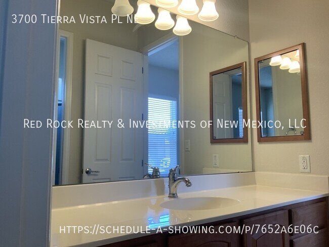 Building Photo - 3700 Tierra Vista Pl NE