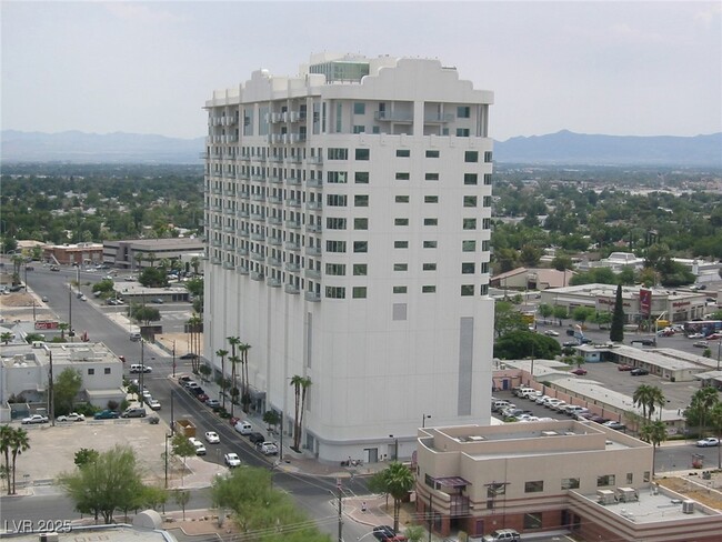 Building Photo - 900 S Las Vegas Blvd
