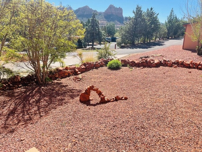 Building Photo - 520 Jordan Rd