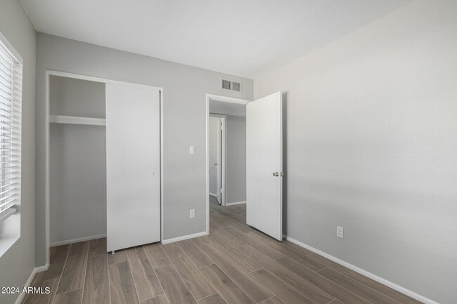 Building Photo - 7249 W Medlock Dr