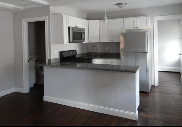 Building Photo - 77 Safford St