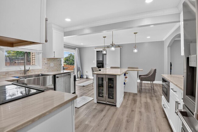 Building Photo - 12420 Seabury Ln